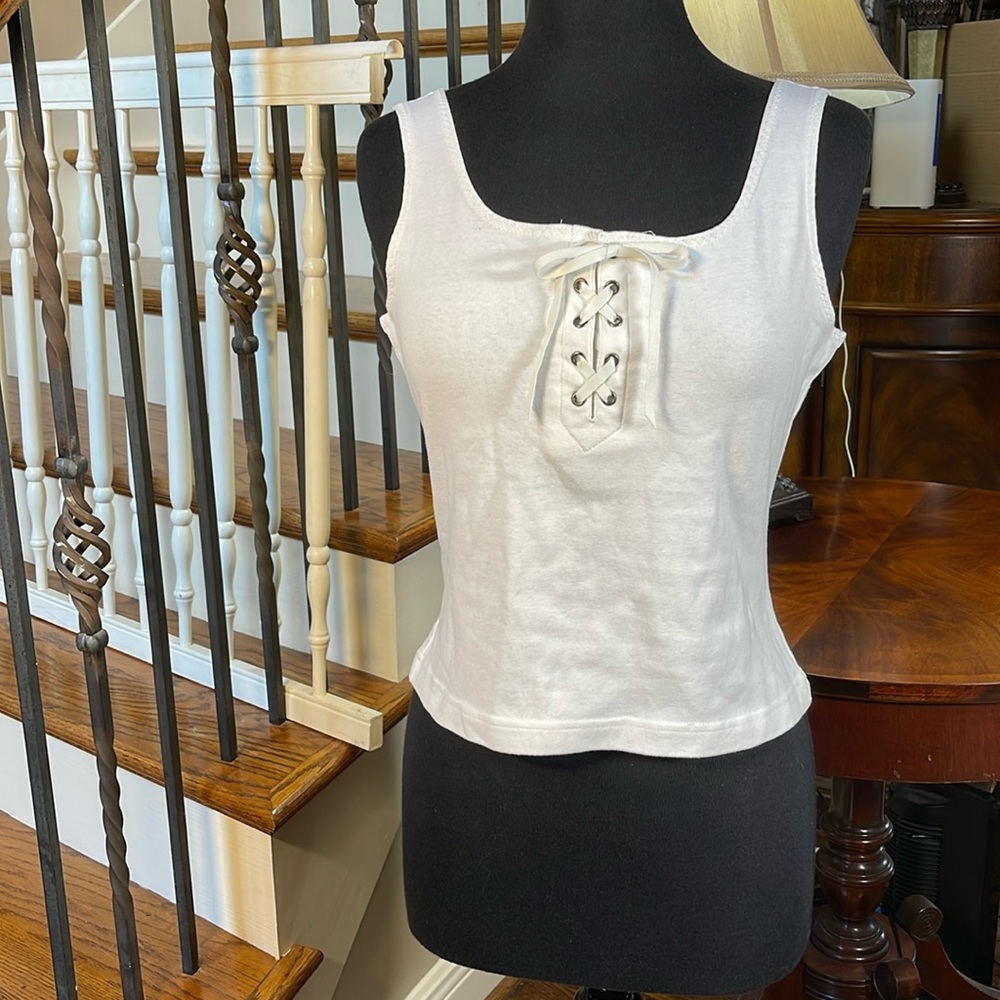 RESOURCE TOP SIZE L WHITE WITH LACE UP IN FEONT